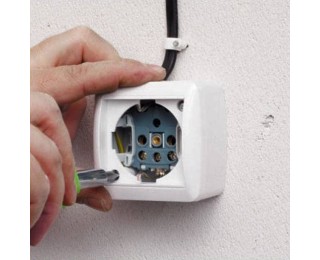 Установка накладной розетки